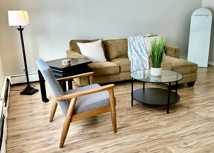 Charming And Convenient 2br 1ba - Fully Furnished And Equipped - Fast Internet * Forest Park
