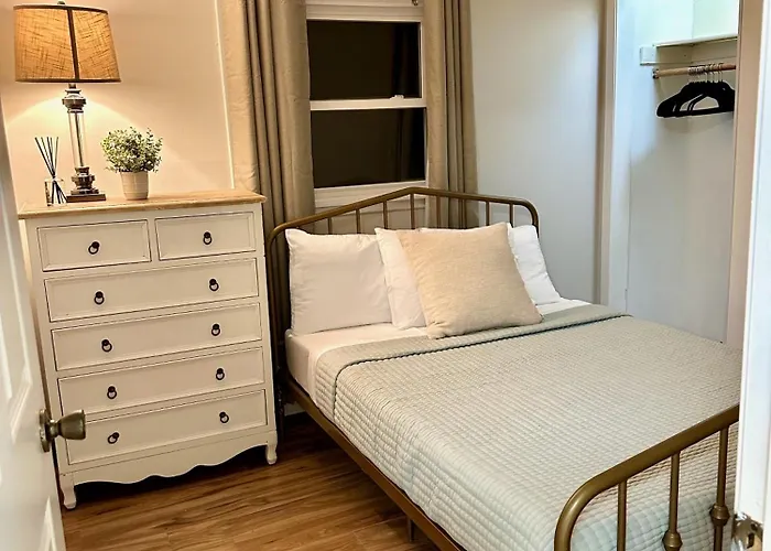 Charming And Convenient 2br 1ba - Fully Furnished And Equipped - Fast Internet * Forest Park