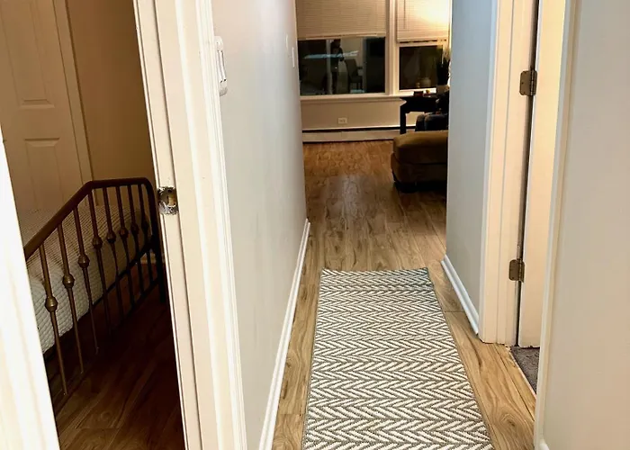 Charming And Convenient 2br 1ba - Fully Furnished And Equipped - Fast Internet Forest Park